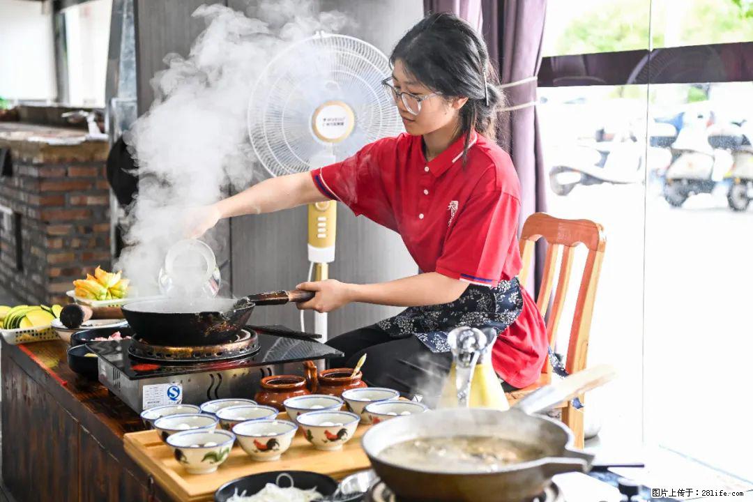 全网追的“扁担女孩”，找了一份暑假工，时薪12元 - 枣庄生活资讯 - 枣庄28生活网 zaozhuang.28life.com